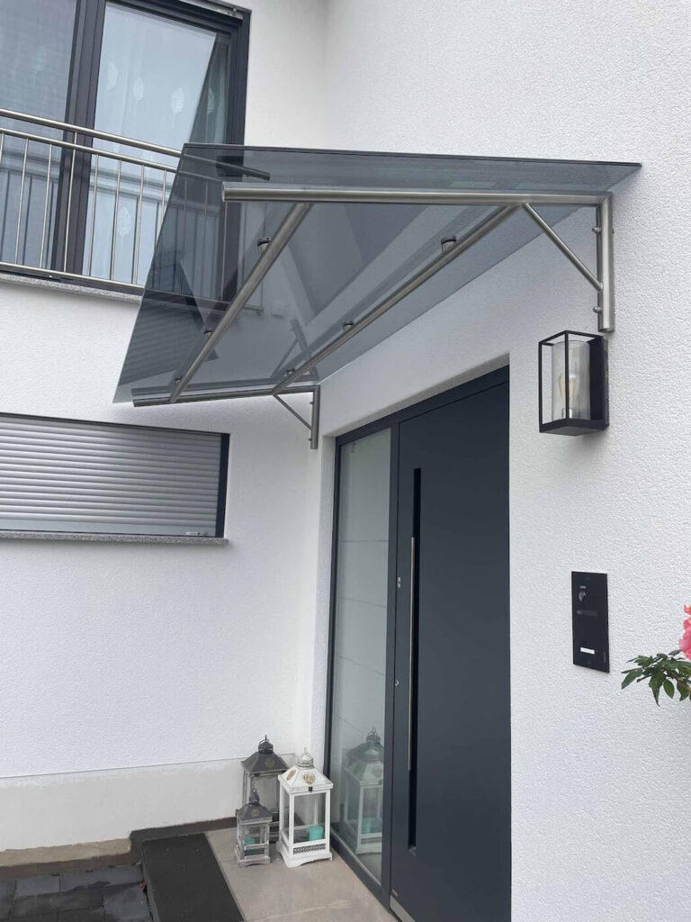 Eingangsueberdachung Einfamilienhaus